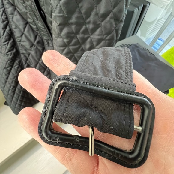 Classic Burberry quilted trench. Size 6 US. Loves but in fabulous shape. - Picture 7 of 7